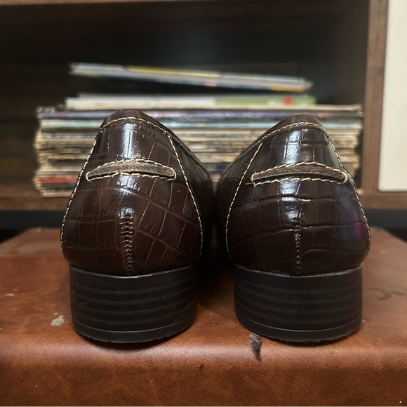 Eurosoft Brown Croc Embossed Loafers Women’s 8M | Classic Preppy Style - Picture 5 of 12
